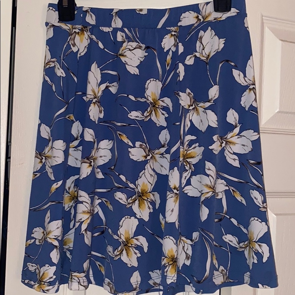 Floral mini skirt with elastic waist band